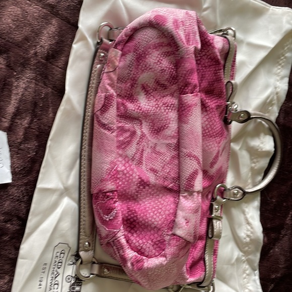 Coach, Madison floral pink 19643 
Doesn’t come with storage bag - Picture 5 of 7